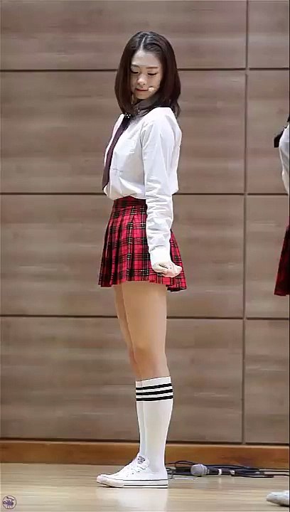 Coreana guapissima bailando en el instituto