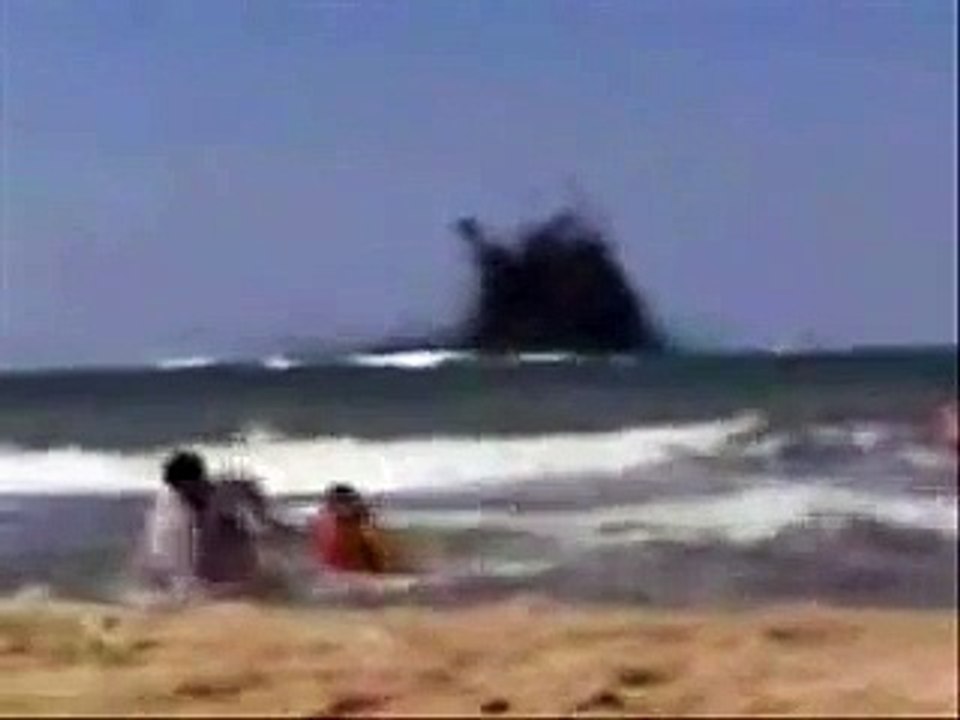 Extraña explosion en el mar