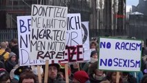 Köln'de Kadınlar Cinsel Taciz Olaylarını Protesto Ettiler