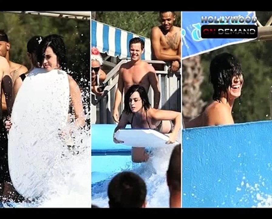 Katy Perrys Wardrobe Malfunction