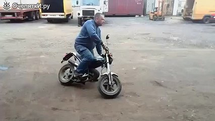 Скутурист показывает мастер класс!!