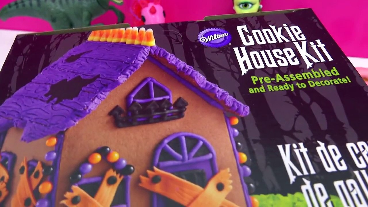 Shopkins GINGERBREAD HOUSE KIT Frosting Gummy Candy Food Craft Playset Vide ⓋⒾⒹéⓄ