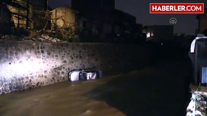 Otomobil Dereye Düştü: 1 Yaralı