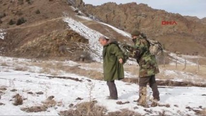 Erzurum-Kuşlar İçin Doğaya Yem Bıraktılar