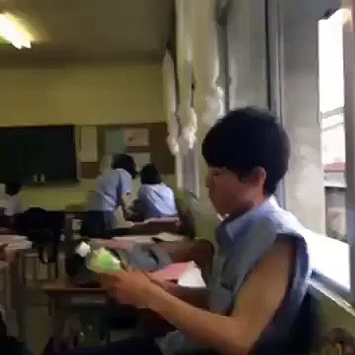 How to trash a bottle ... Japanese method