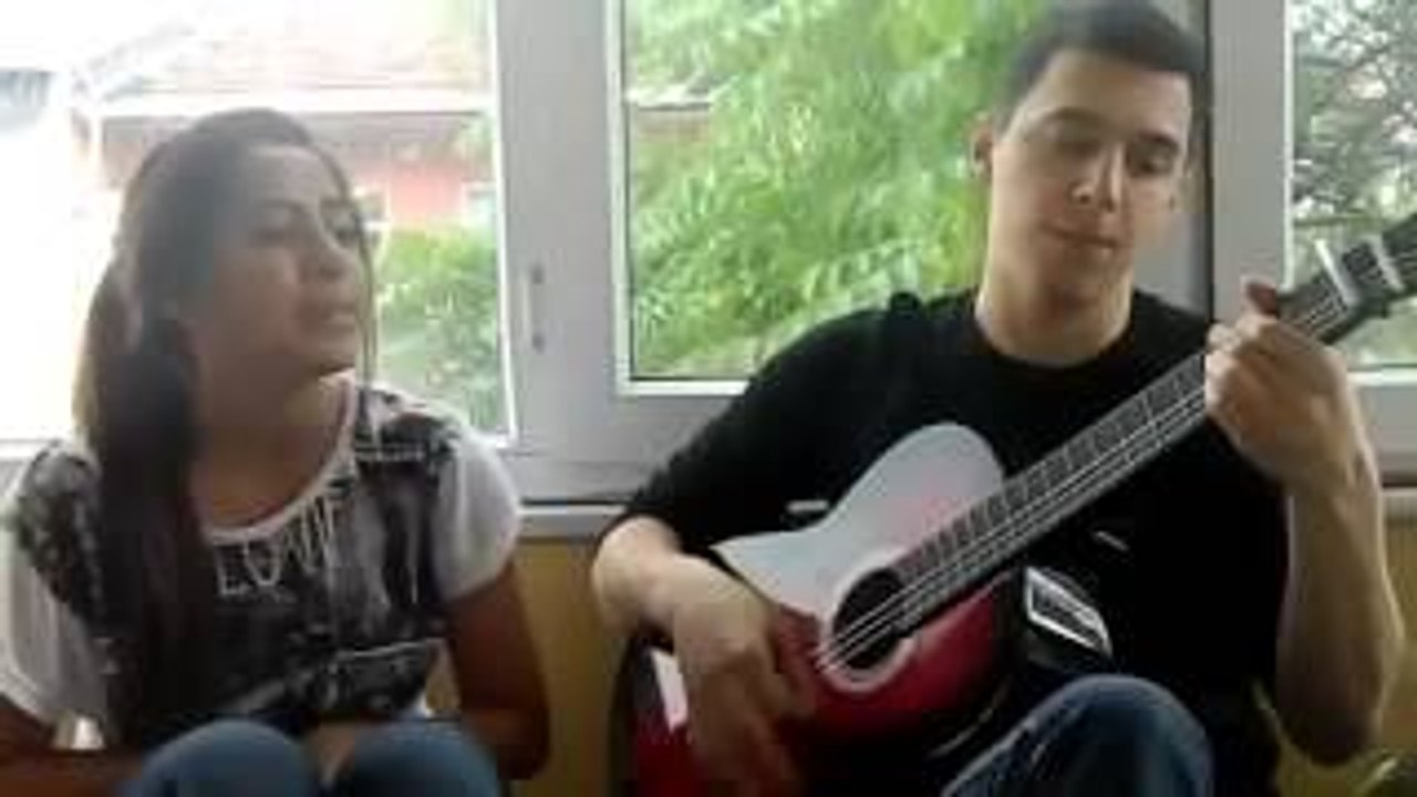 Özge Hiç bir şeye değişmem senle geçen günlerimi