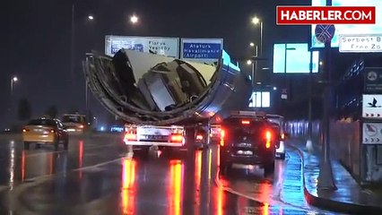Parçalara Ayrılan Uçak Karayoluyla Taşındı