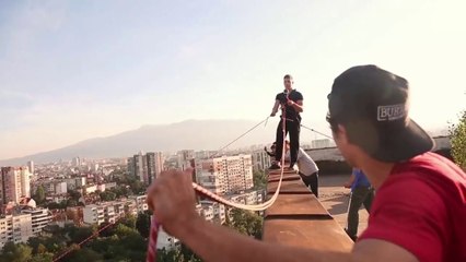 sauter à la corde de 18 étages de haut