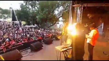 That Amazing feeling... when you sing "Damaa Dum" and 35,000 Indians and Pakistanis scream "Mast Qalandar!!" Back at you