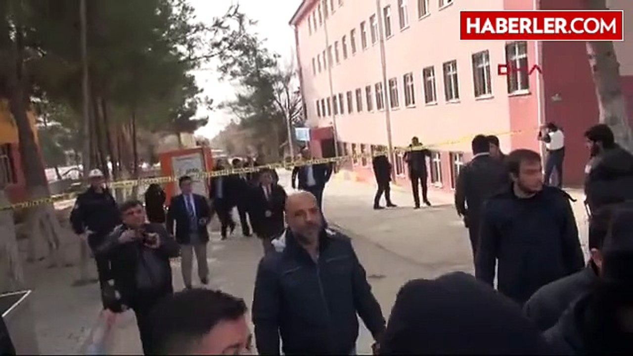 Kilis'te Havan Topu Düşen Okuldan İlk Görüntüler
