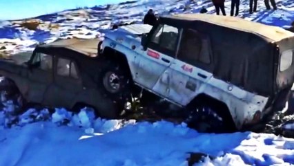 Kara Gömülen Jipi Çekerken Her İki Aracıda Kara Sapladı