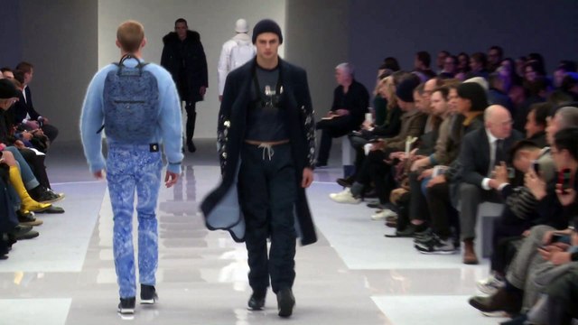 Défilé mode masculine Versace Automne-Hiver 2016-17 à Milan