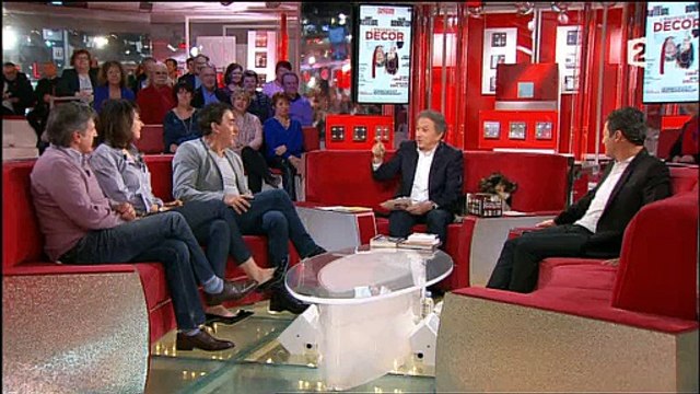 Le double langage de Daniel Auteuil en évoquant Pauline Lefèvre agace le public de Vivement Dimanche - Regardez