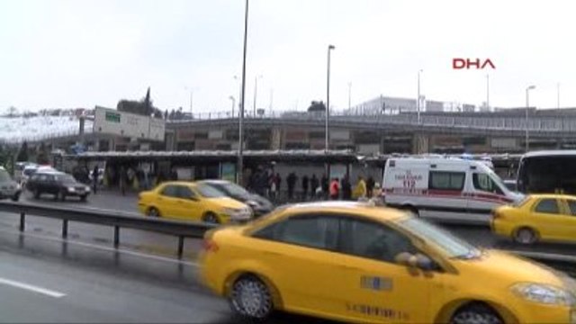 Merter'de Metrobüs Kazası. 5 Hafif Yaralı. Avcılar İstikametine Seferler Yapılamıyor