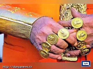 Gossips.Pk- Indian 'Golden Baba' wears 15.5 Kg gold.