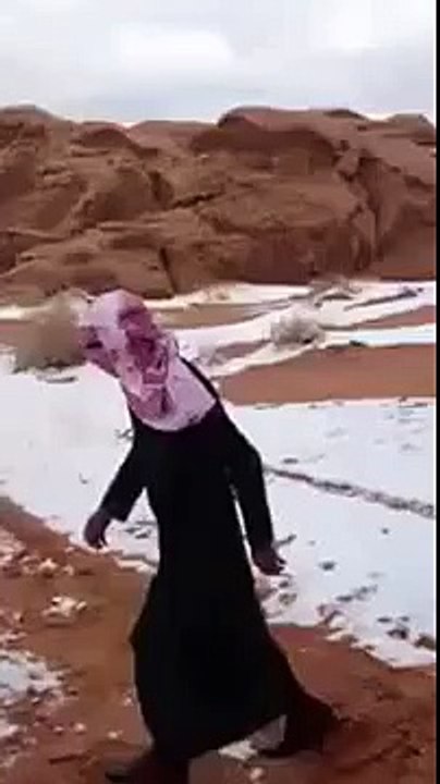 السعودين لما يلعبوا بالثلج