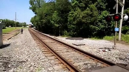 limuzin Tren Raylarında Takılı Kalırsa.. Yok Böyle Bir Şey