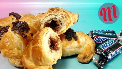 Cruasanes de hojaldre con Snickers de chocolate