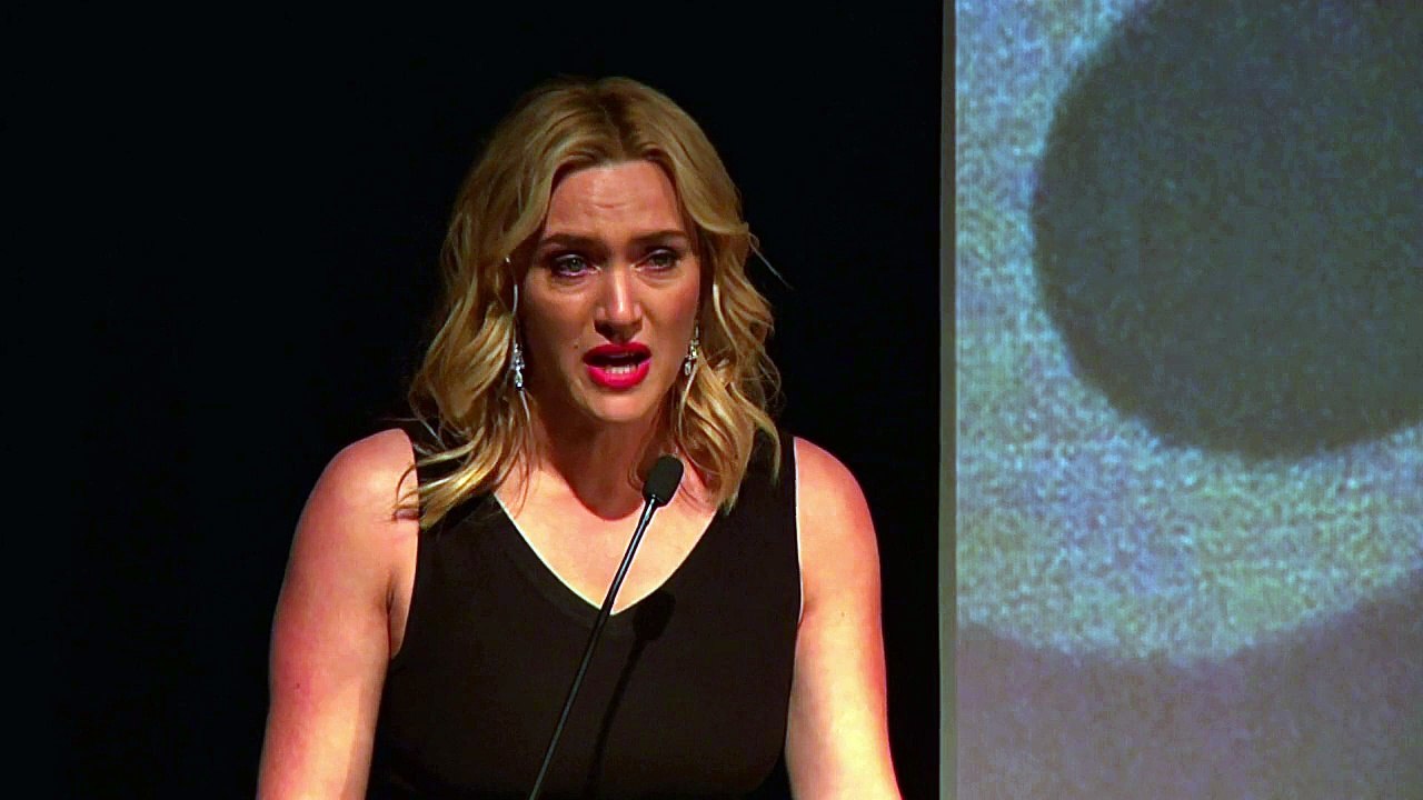 Kate Winslet tearfully remembers Alan Rickman at awards