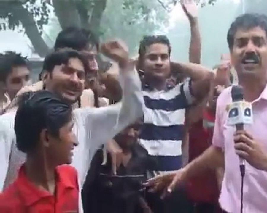 Fuuny Pakistani Reporting