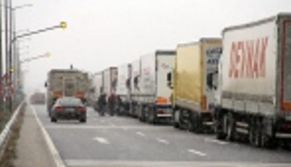 Kapıkule'de 9 kilometrelik tır kuyruğu oluştu