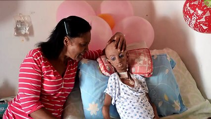 Colombiana completa 15 anos com aparência de 90