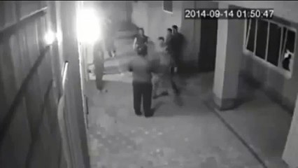 رغم كبر سنه إلى أنه يسقط الواحد تلو الأخر داخل حي شعبي