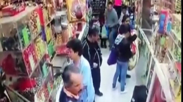Asalto video - Graban asalto a mano armada en la Merced, Mexico