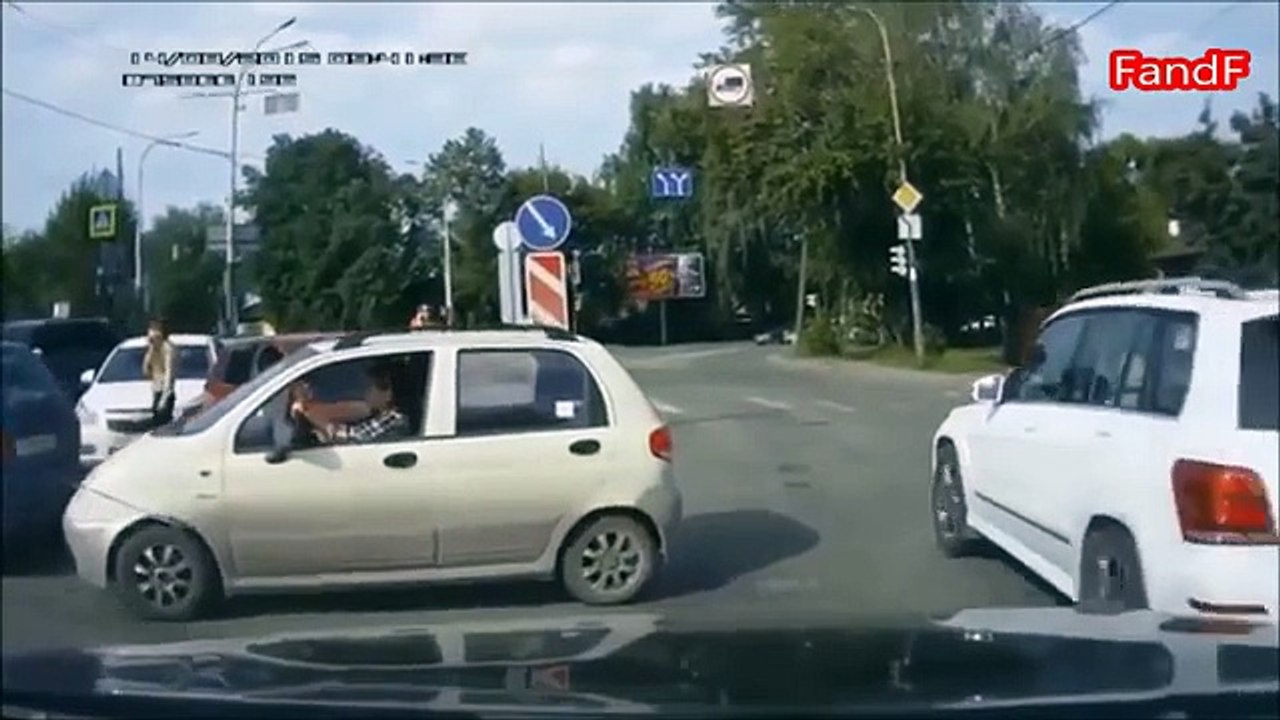 Isto é o que acontece aqueles condutores que se acham "os finos"!