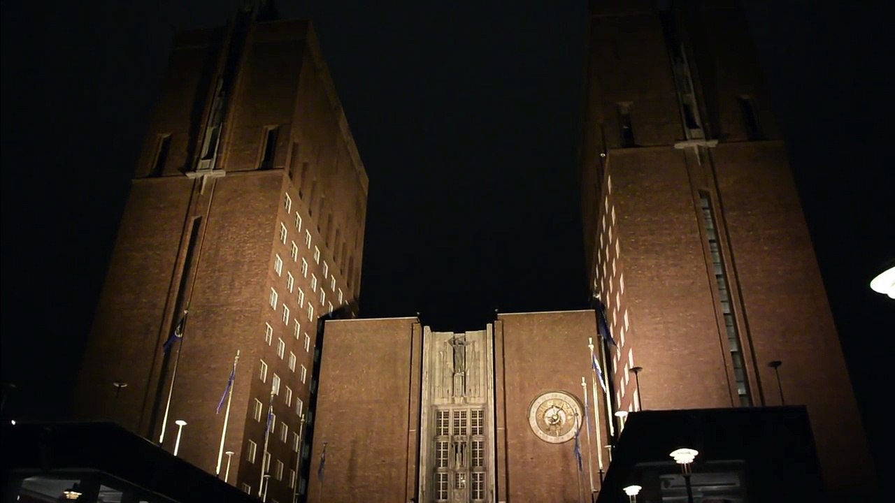 Oslo City Hall plays  "Electricity"  by Motörhead
