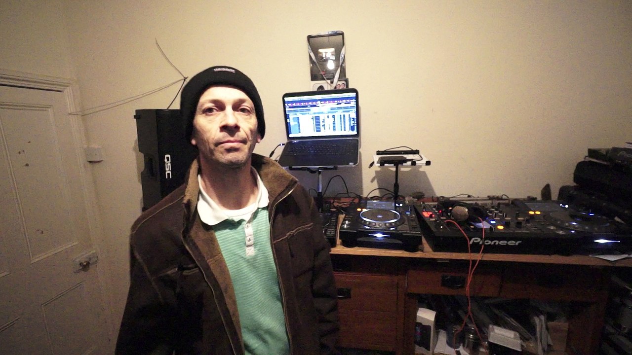 1-2-1 DJ LESSONS VIA SKYPE BY ELLASKINS  ON ALL STYLES OF MIXING, MUSIC  AND KIT