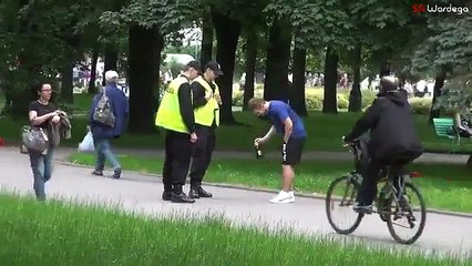 Alkol Şişesinin İçine İce Tea Koyarak Polisleri Boş Yere Uğraştırmak