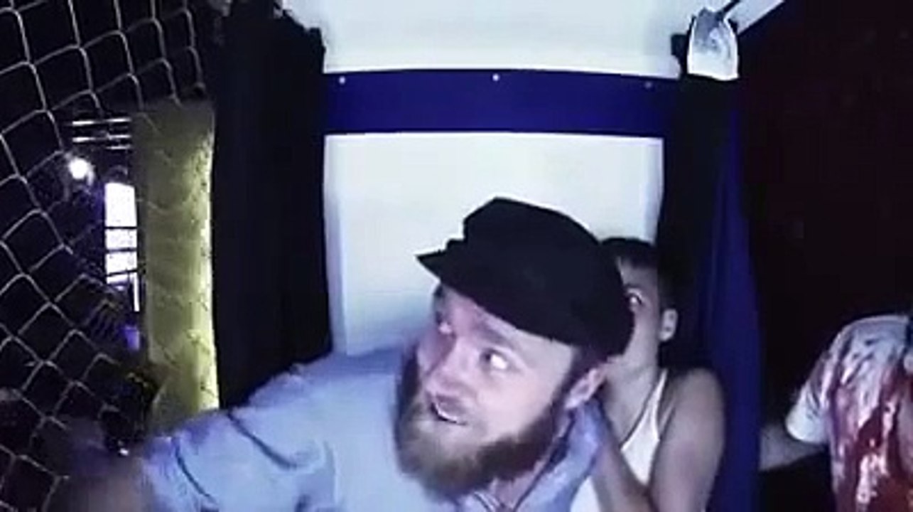 Fotoğraf Kabininde Yapılan Şakaya Kalp Dayanmaz