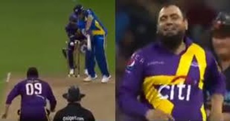 Saqlain bowled Sachin