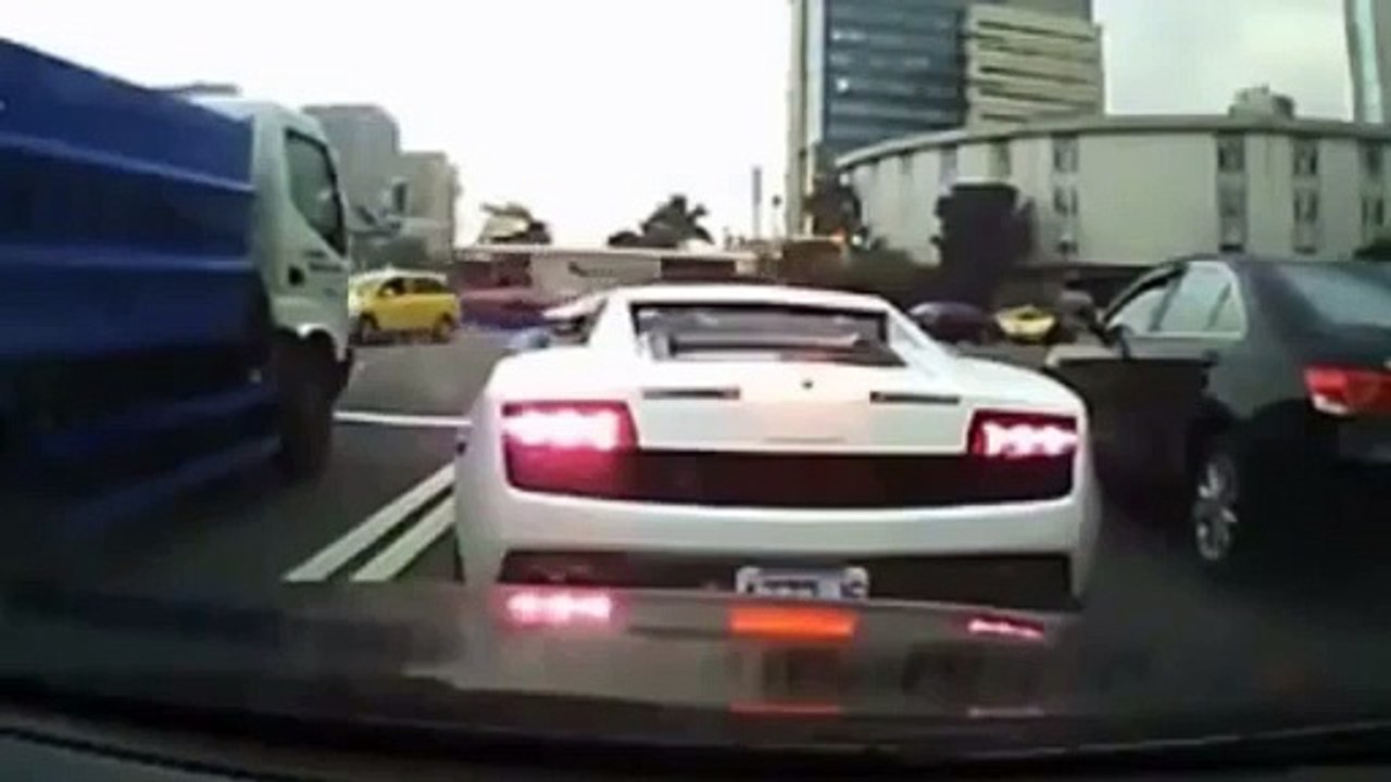 ドライブレコーダーは見た！ランボルギーニガヤルドにぶつけられた！ 2013 (HD)