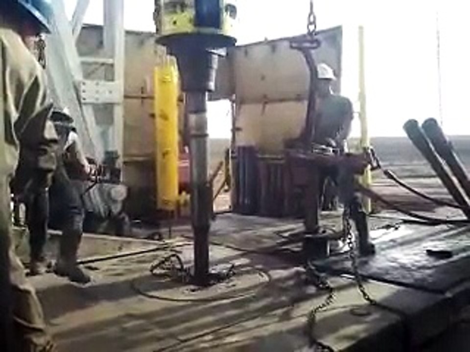 Roughneck throwing spinning chain