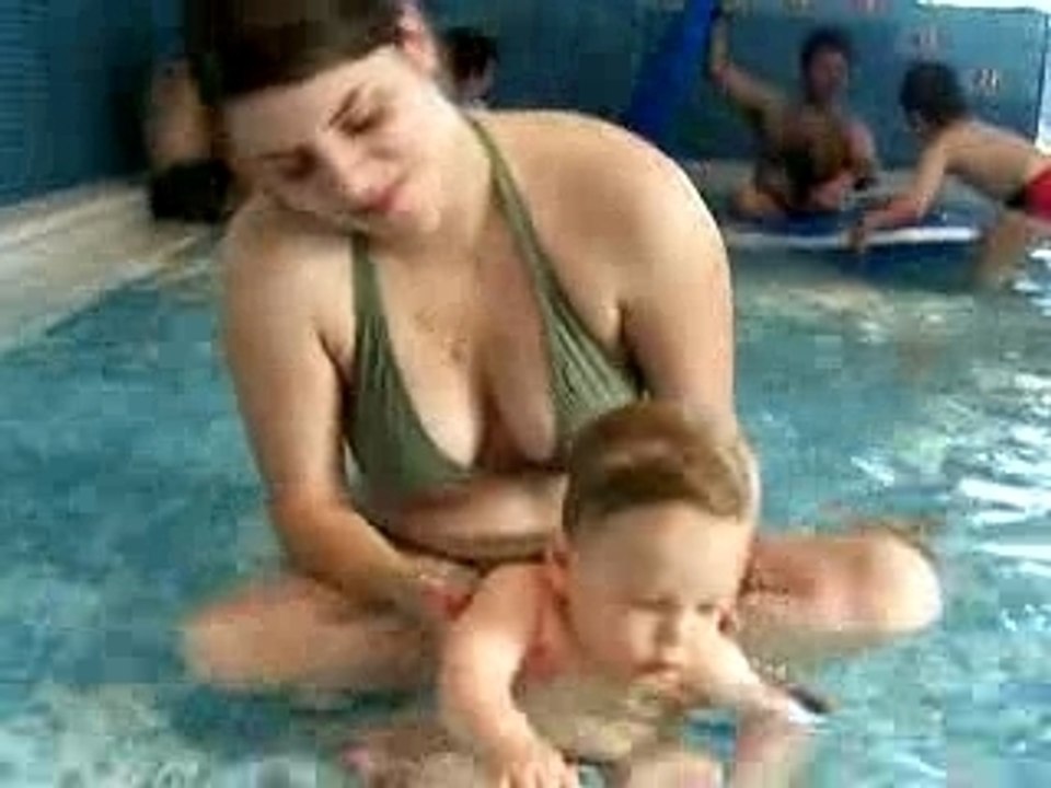 1ére piscine avec maman