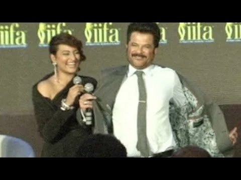 Anil Kapoor Strips For Hrithik Roshan & Arjun Kapoor!