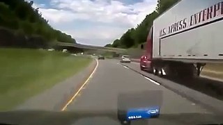 Car crash トラックの強引すぎる幅寄せの犠牲になった