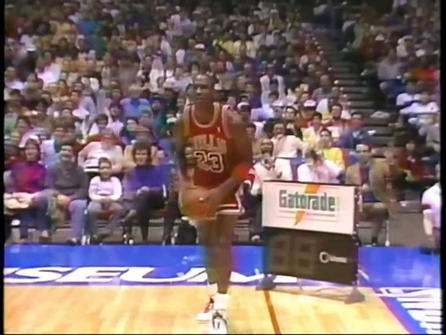 Jeg klager spejder lære Michael Jordan Iconic Free Throw Line Dunk - video Dailymotion