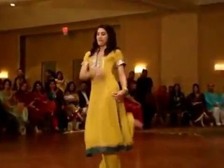 Cute Girl Dancing On Mehdi Ceremony - Hot Performance