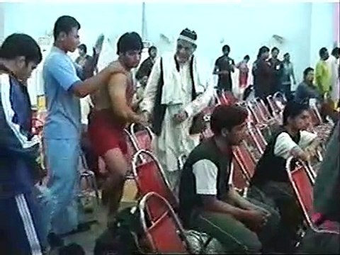 THE BEST PAKISTANI WRESTLER MUHAMMAD MUJTABA WIN TO MULTANI WRESTLER - YouTube