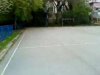 BIKE CRASH_MOST ANNOYING LAUGH EVER!!!! MUST SEE!!!