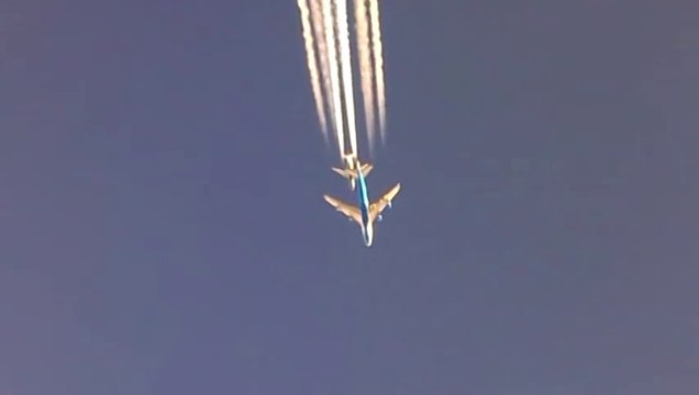 Un Boeing 747 double un Boeing 737 au dessus de Bagdad