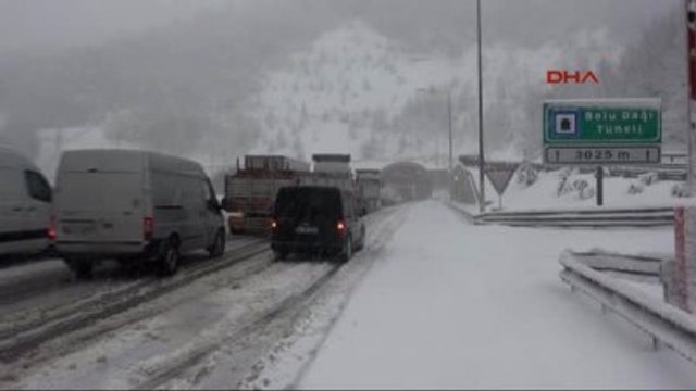 Bolu Dağı'nda Kar Ulaşımı Aksattı
