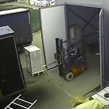 very funny clip kis tarah es bandy k sath huwa hy