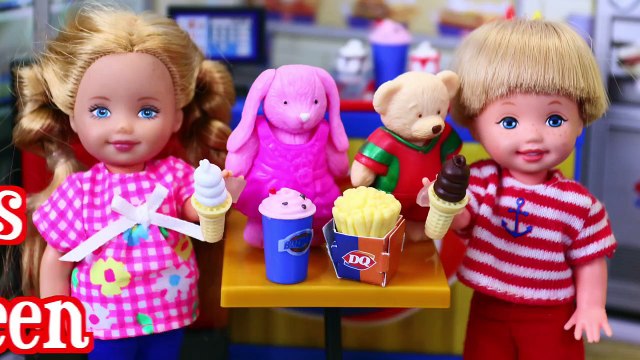 Frozen Kids Barbie Kelly Dolls Eat at DAIRY QUEEN at MiWorld Mall + Build A Bear & Elsa