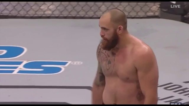MMA Fighter gets an enormous black Eye during Fight!