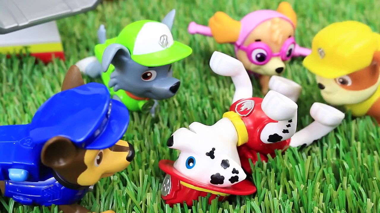 Paw Patrol Chase Instructs Rubble and Skye in Look-Out Play Set while Marshall Gets Hurt on Slide