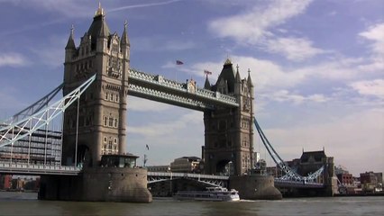 UFOs Over London Friday 2011 - UFO fleet over Tower Bridge London 6/24/2011 Video